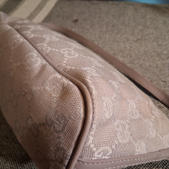 Gucci Light Purple Crossbody Bag - Picture 12 of 16